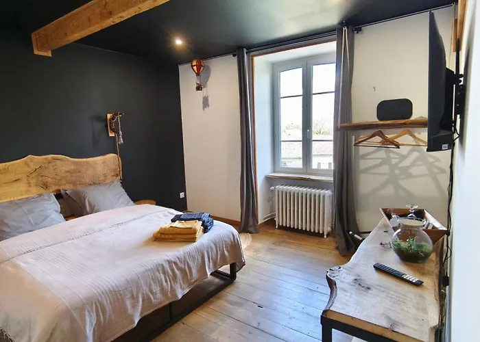 Bed & Breakfast D'hotes - Le Jardin De La Guionie